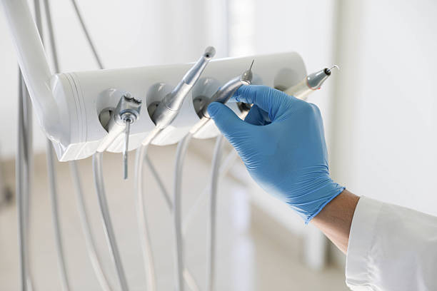 Professional Emergency Dentist technician working in Campbell, FL